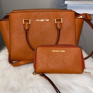Micheal Kors purse and wallet set